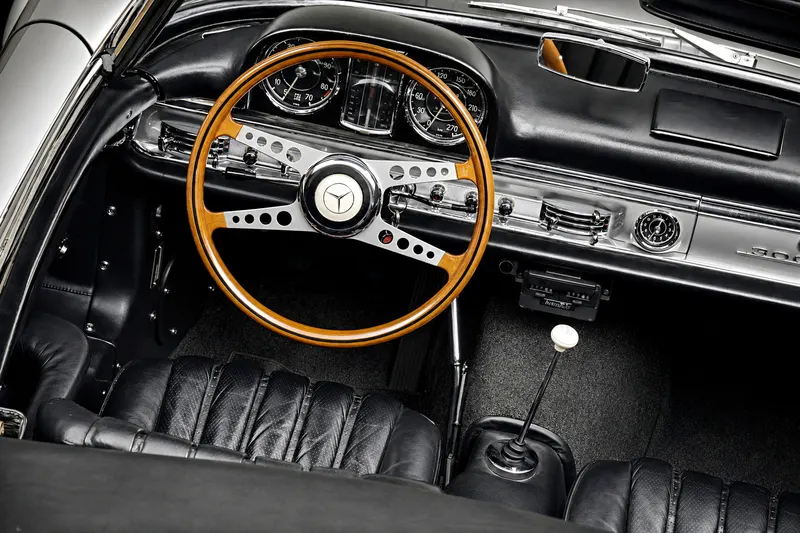Mercedes-Benz 300 SL Roadster 11
