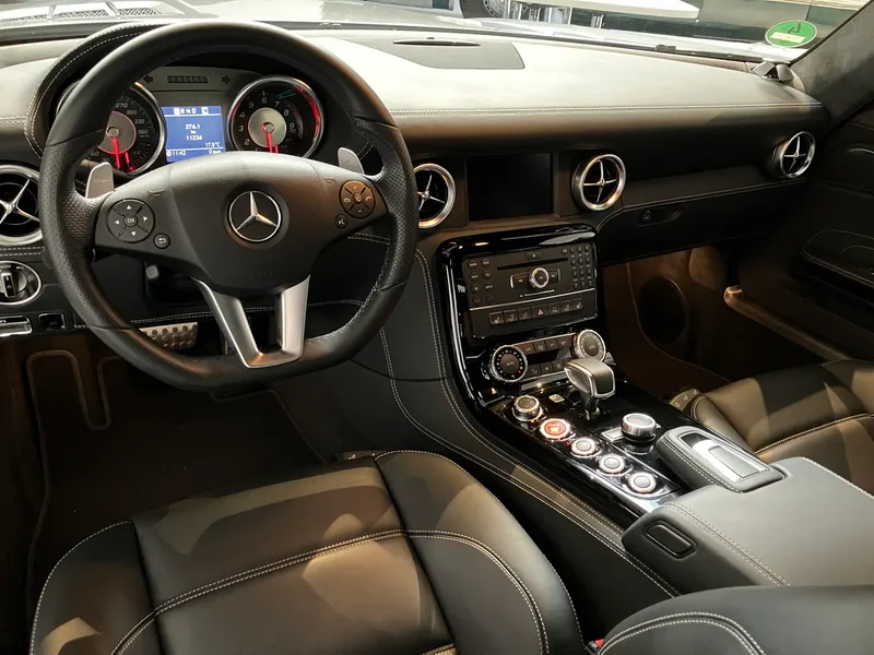 Mercedes-Benz SLS AMG Roadster 2