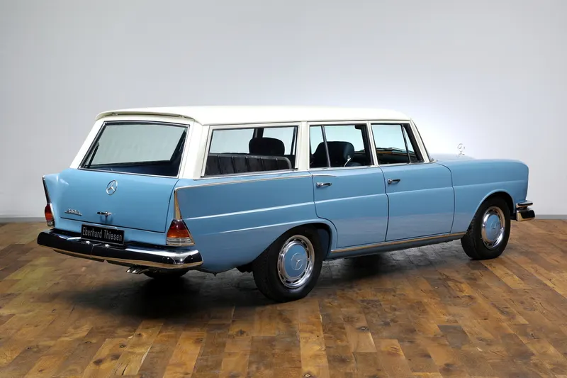Mercedes-Benz 230 S Universal 7