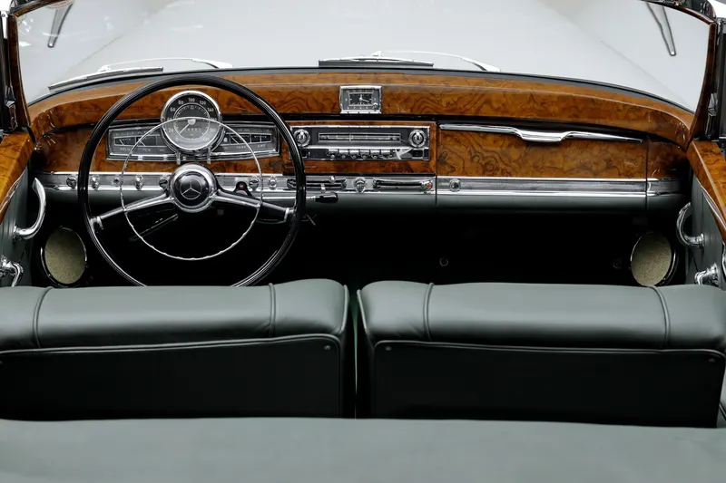 Mercedes-Benz 300 S Roadster 8
