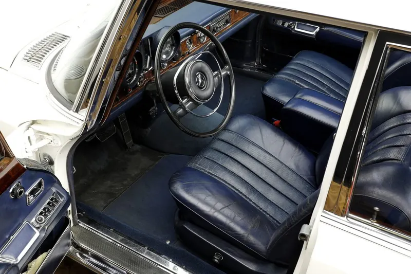 Mercedes-Benz 600 Limousine 10