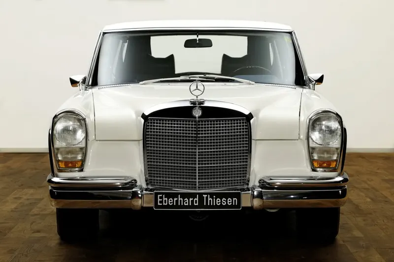 Mercedes-Benz 600 Limousine 7