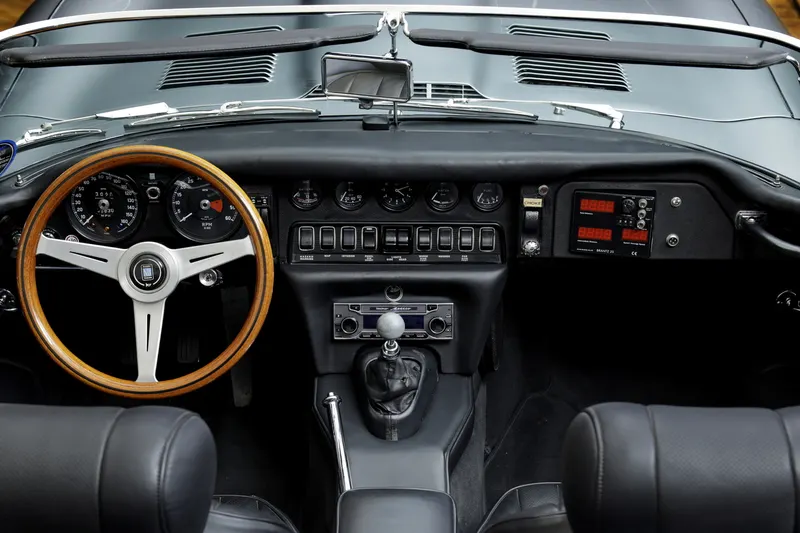 Jaguar E-Type Serie II 4.2 Roadster 9