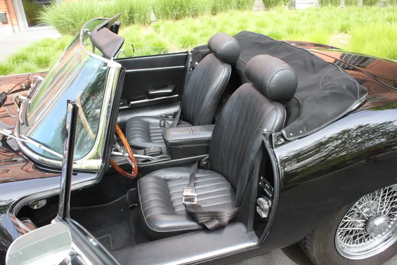 Jaguar E Typ Serie II Cab. 13