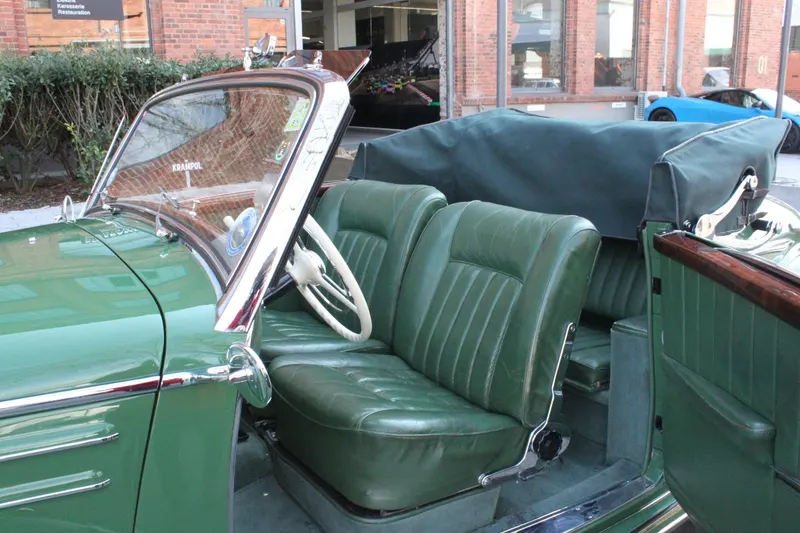 Mercedes-Benz 220 Cab. A 8