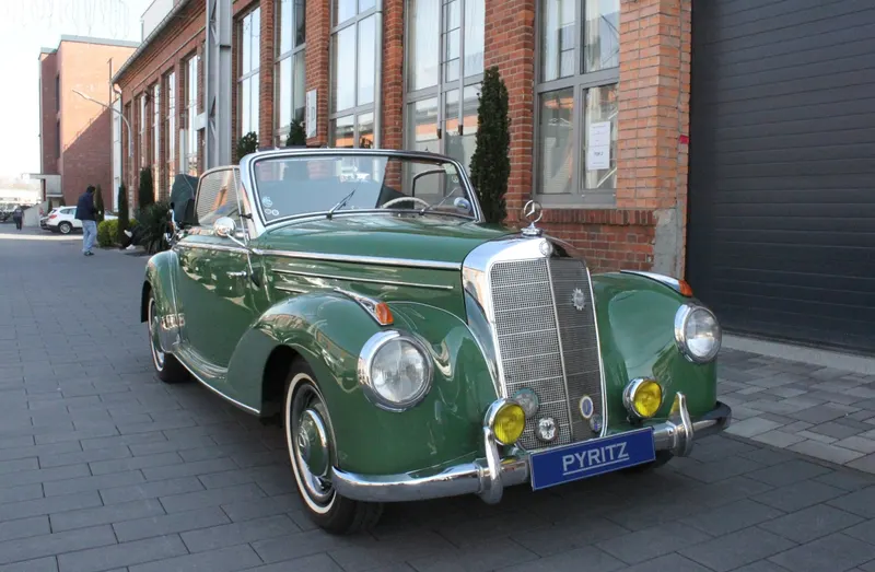 Mercedes-Benz 220 Cab. A 2