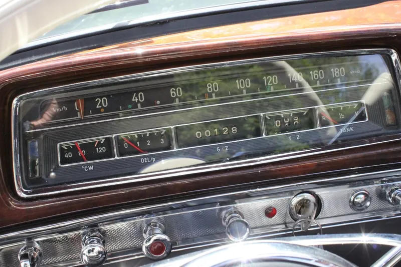Mercedes-Benz 220 SE Ponton Cabriolet 11