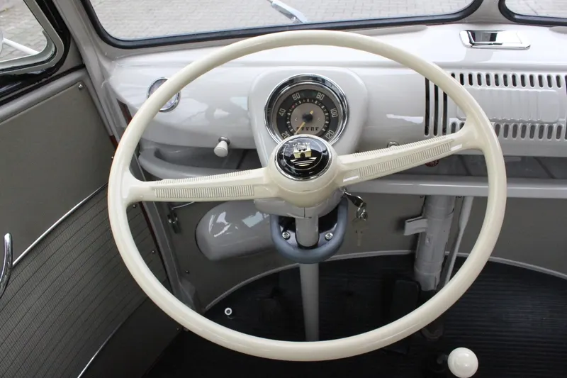 Volkswagen T1 Samba Bus 13