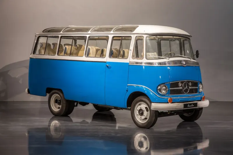 Mercedes-Benz O319 10 Passagiere Luxusbus 12
