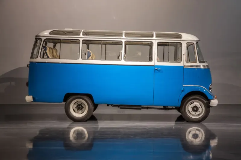 Mercedes-Benz O319 10 Passagiere Luxusbus 11