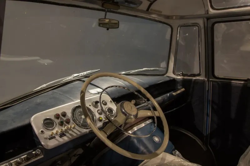 Mercedes-Benz O319 10 Passagiere Luxusbus 6