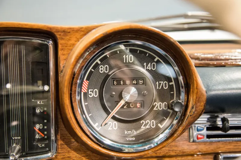 Mercedes-Benz 300 SE W112 7