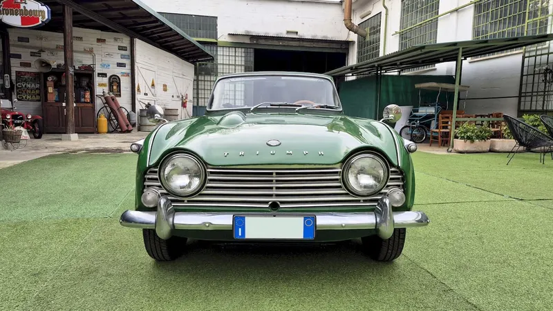 Triumph TR4A IRS 8