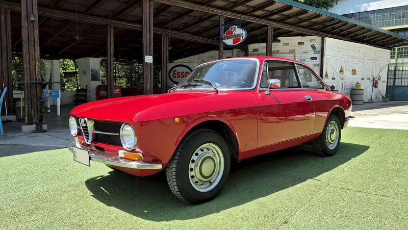 Alfa Romeo Giulia GT 1300 Junior 2