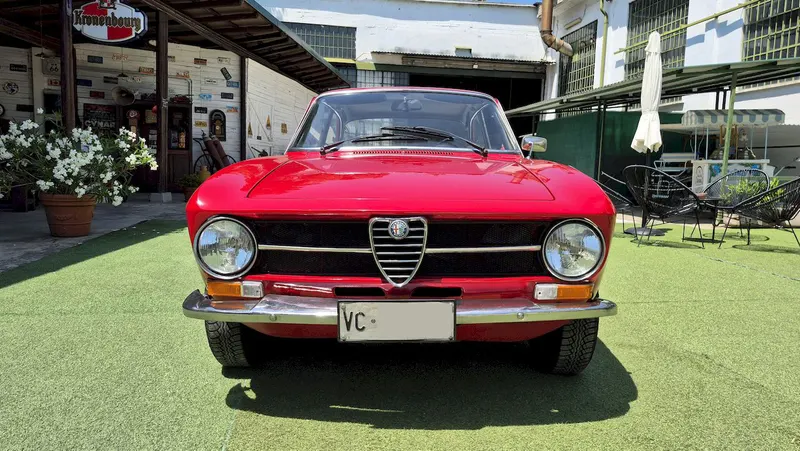 Alfa Romeo Giulia GT 1300 Junior 8