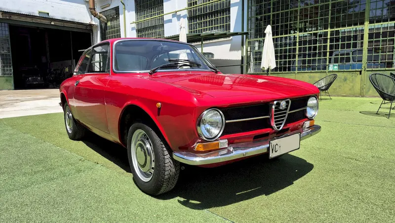 Alfa Romeo Giulia GT 1300 Junior 9