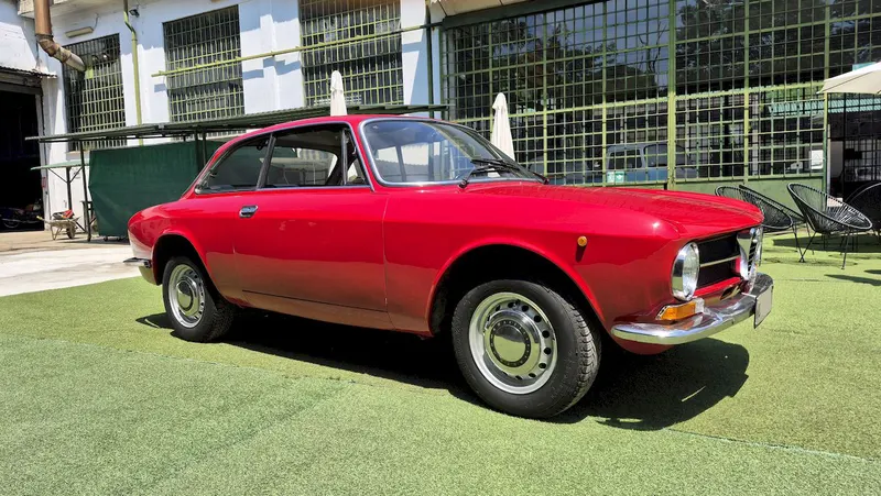 Alfa Romeo Giulia GT 1300 Junior 10