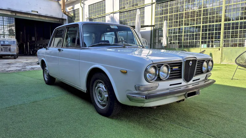 Lancia 2000 Iniezione 10