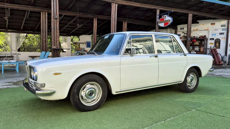 Lancia 2000 Iniezione 6