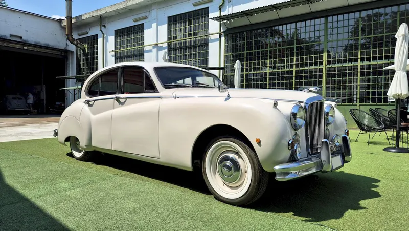 Jaguar Mk IX 10