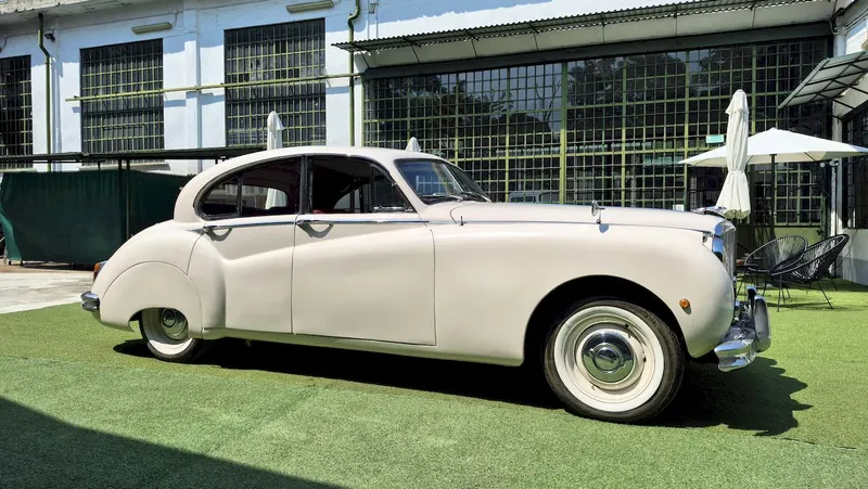 Jaguar Mk IX 11