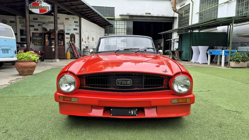 Triumph TR6 TR6 8