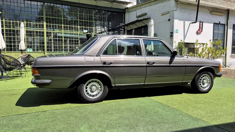 Mercedes-Benz 240 D 14