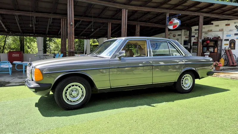 Mercedes-Benz 240 D 6