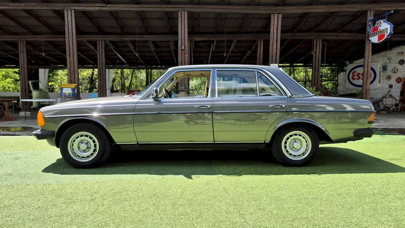 Mercedes-Benz 240 D 4