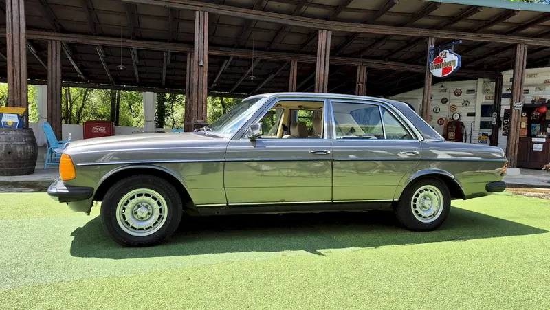 Mercedes-Benz 240 D 5