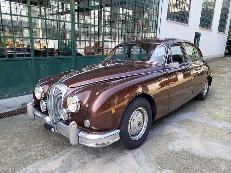250 V8 2.5 V8 Saloon 5