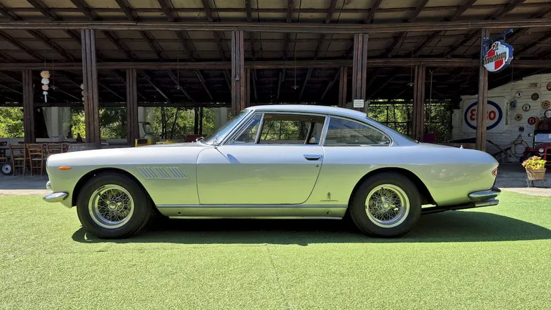 Ferrari 330 GT 2+2 4