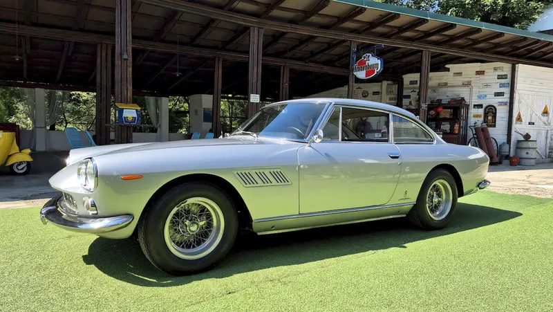Ferrari 330 GT 2+2 6