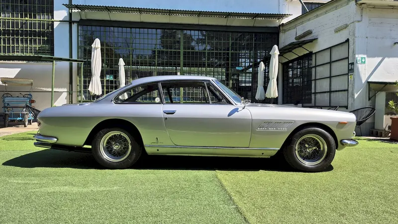 Ferrari 330 GT 2+2 12