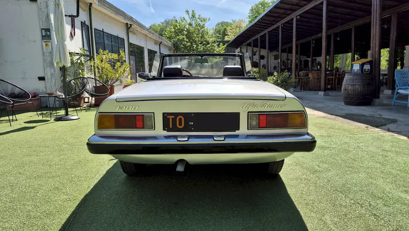 Alfa Romeo Spider 1300 15