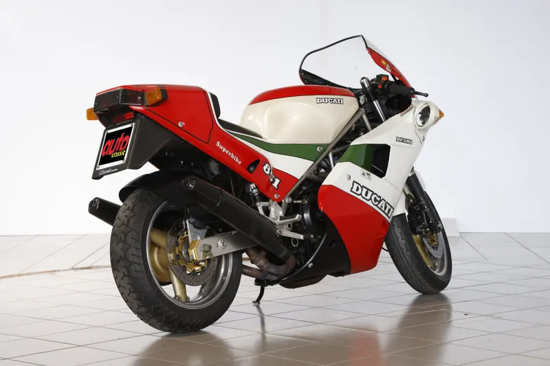 851 Tricolore 8
