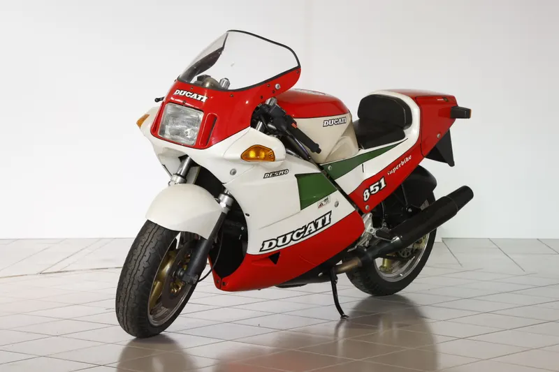 851 Tricolore 4