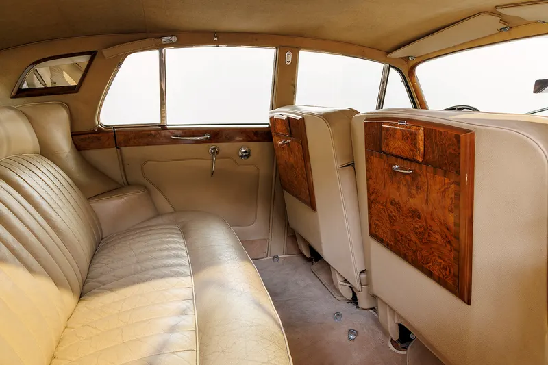 Silver Cloud III 17