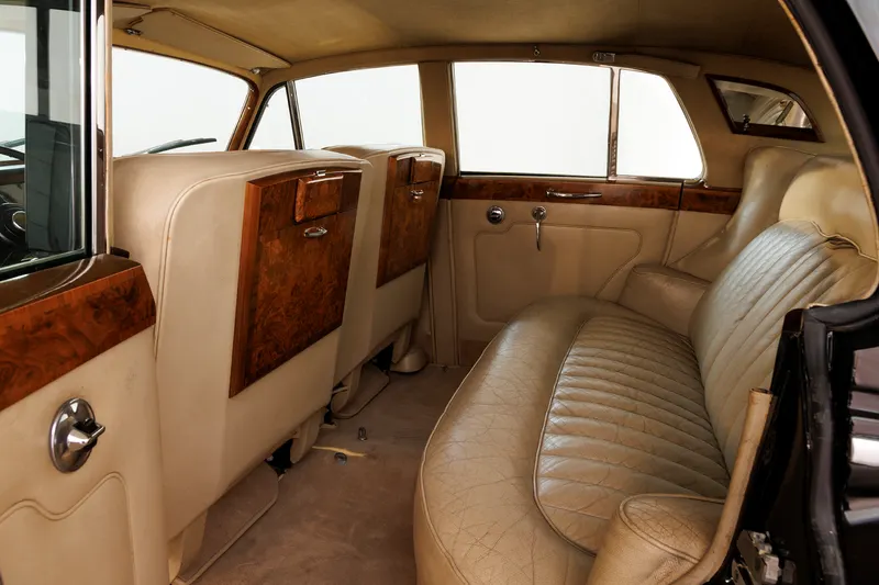 Silver Cloud III 19