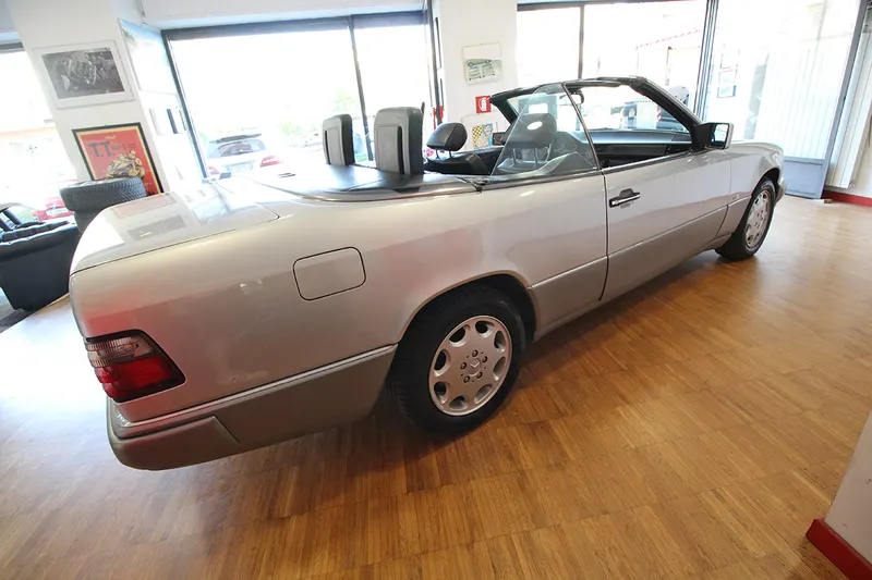 Mercedes-Benz 300 Cabrio CE-24 C124 6