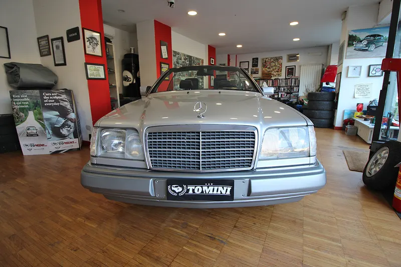 Mercedes-Benz 300 Cabrio CE-24 C124 3