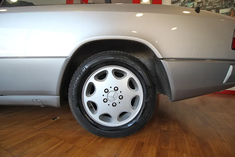 Mercedes-Benz 300 Cabrio CE-24 C124 18