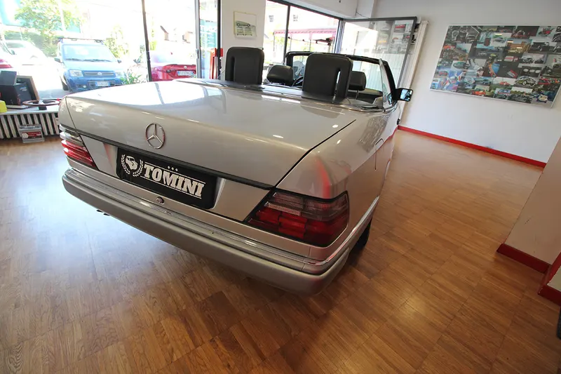 Mercedes-Benz 300 Cabrio CE-24 C124 7