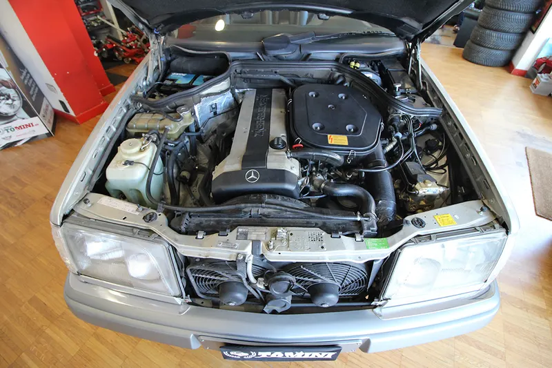 Mercedes-Benz 300 Cabrio CE-24 C124 52