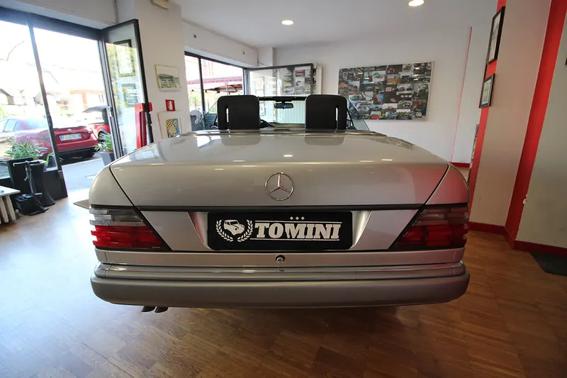 Mercedes-Benz 300 Cabrio CE-24 C124 8