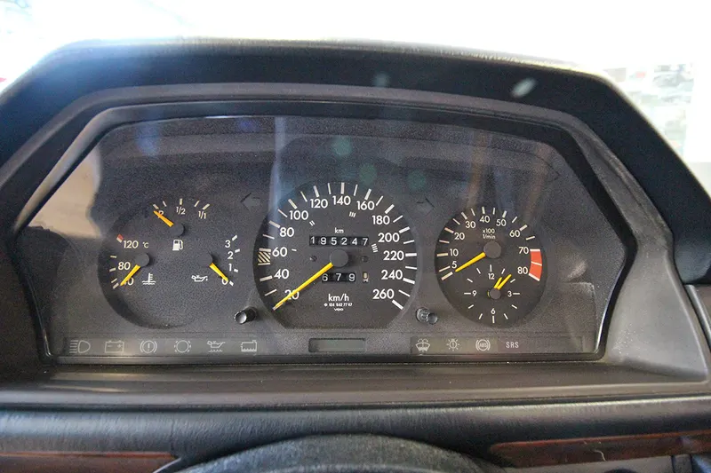 Mercedes-Benz 300 Cabrio CE-24 C124 31
