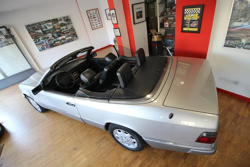 Mercedes-Benz 300 Cabrio CE-24 C124 50
