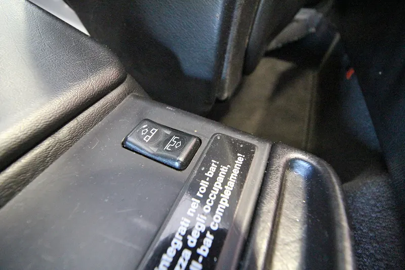 Mercedes-Benz 300 Cabrio CE-24 C124 38