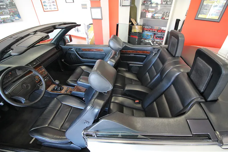Mercedes-Benz 300 Cabrio CE-24 C124 41
