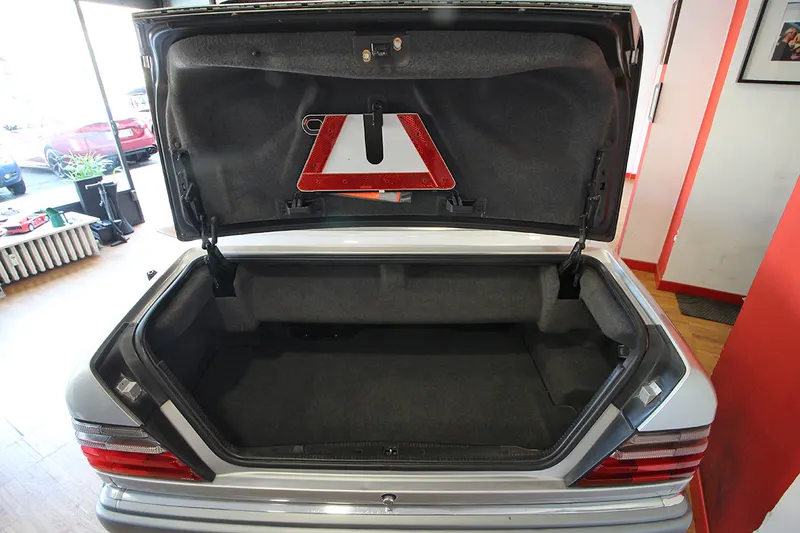 Mercedes-Benz 300 Cabrio CE-24 C124 46